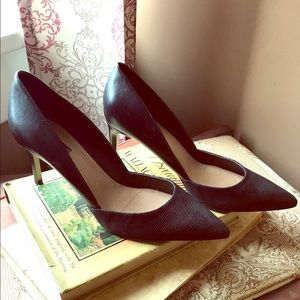 TAHARI Heels